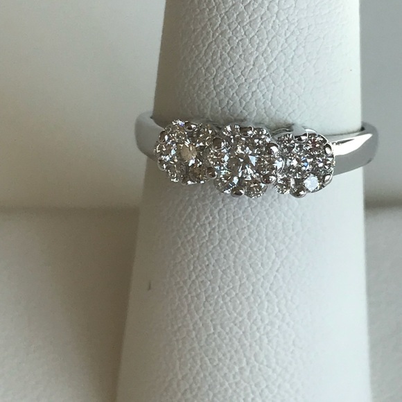 14Kt White Gold Diamond Wedding, anniversary Ring - Picture 1 of 4